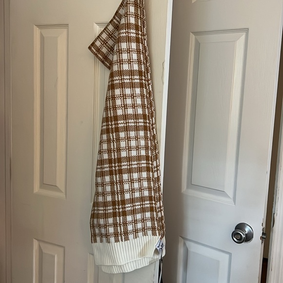 Scarf - Picture 2 of 3